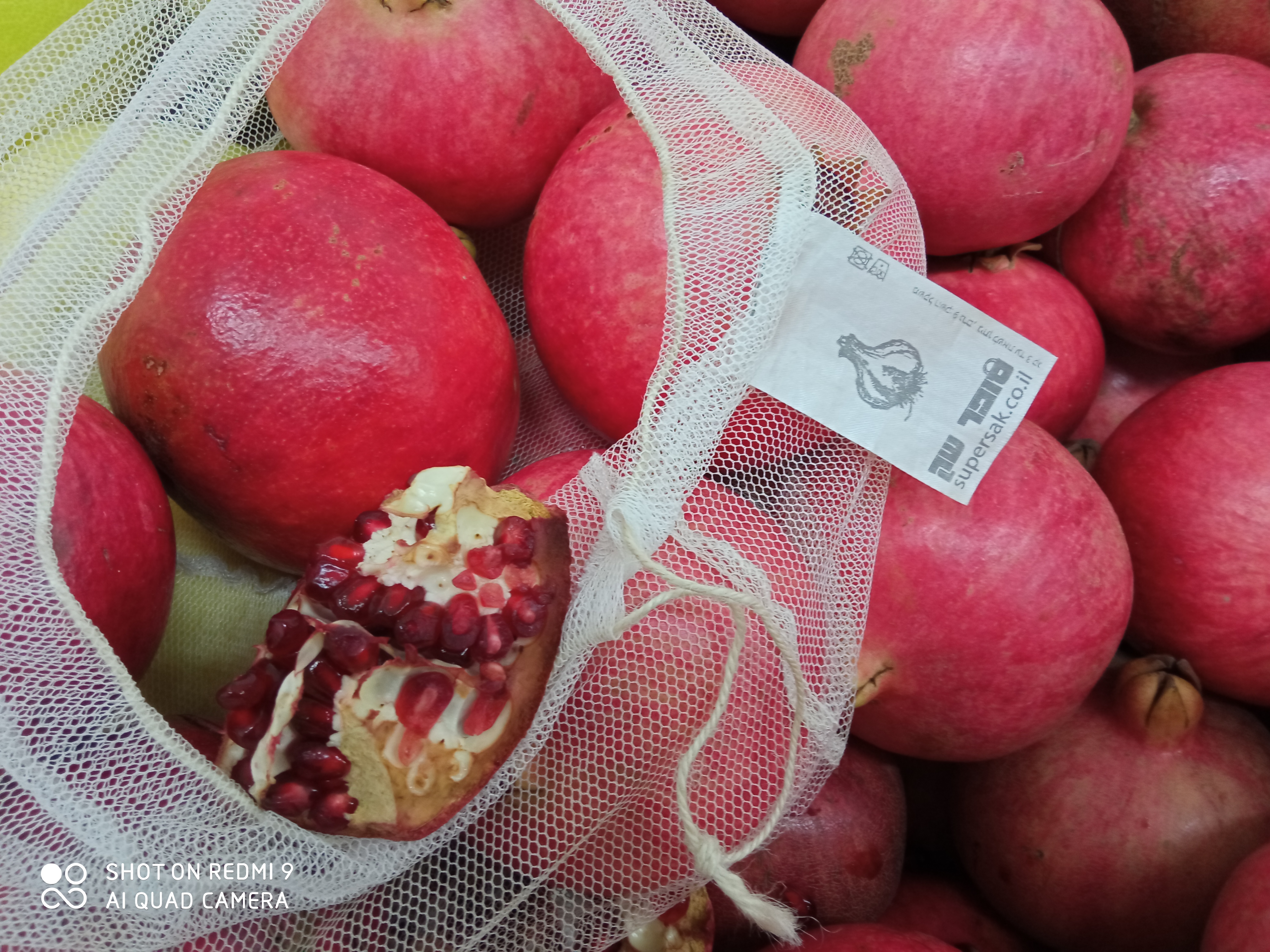 שקית רשת אקולוגית עם תפוחים